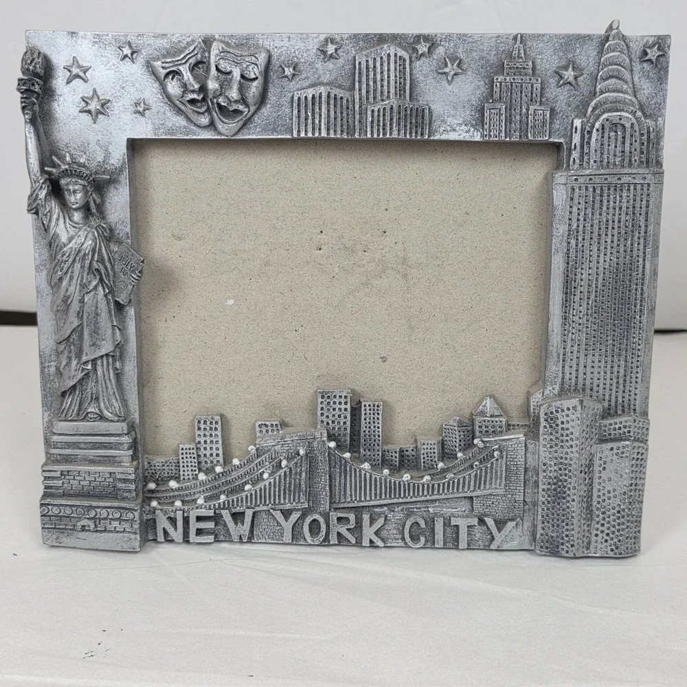 Vintage 2001 New York City tourist memoir3D Relief Silver Tone Picture Frame 4x6